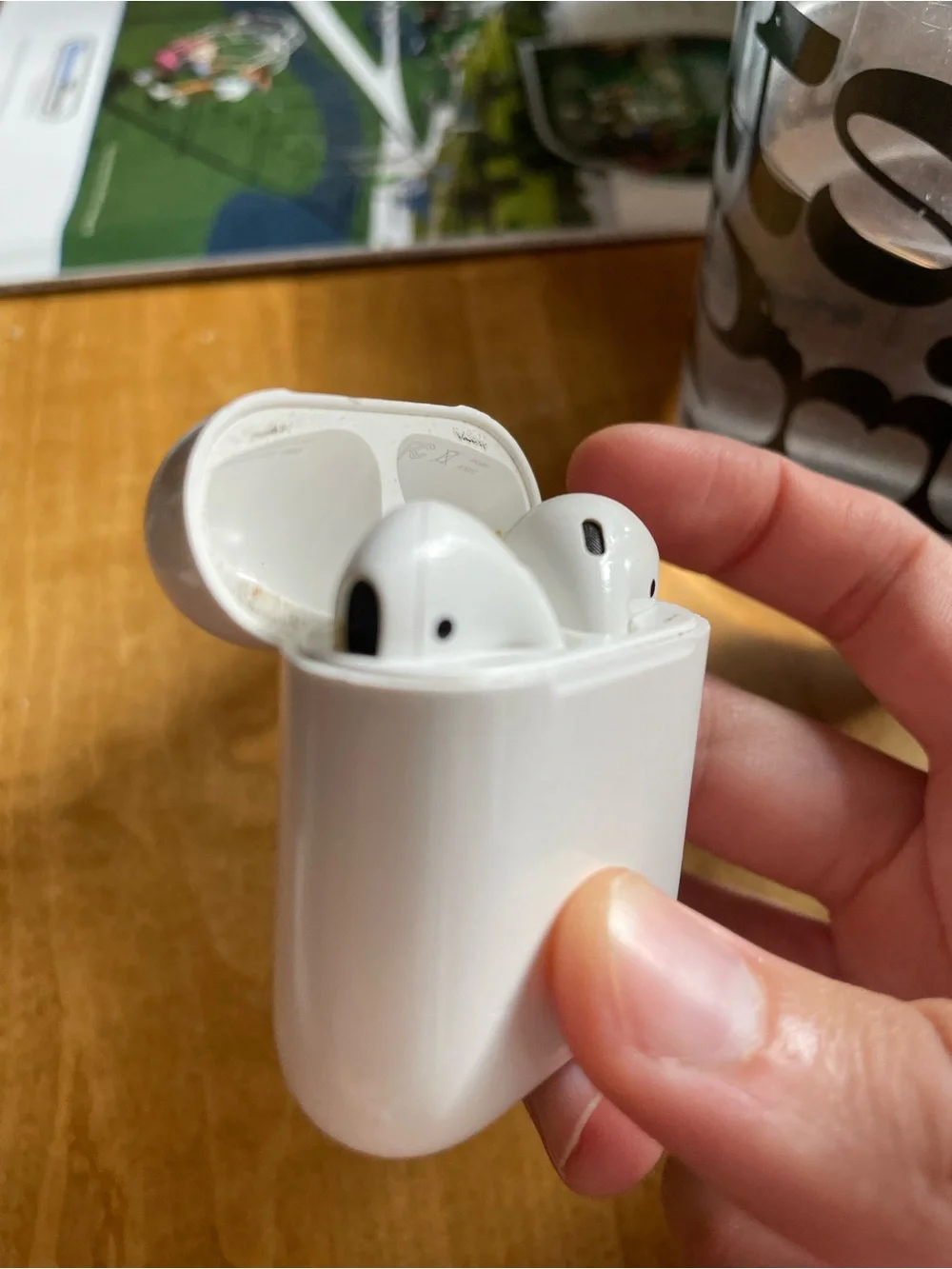 Apple White Wireless Earbuds with Charging Case